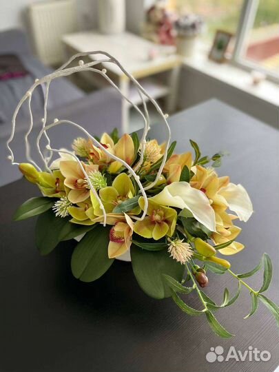 Интерьерная цветочная композиция