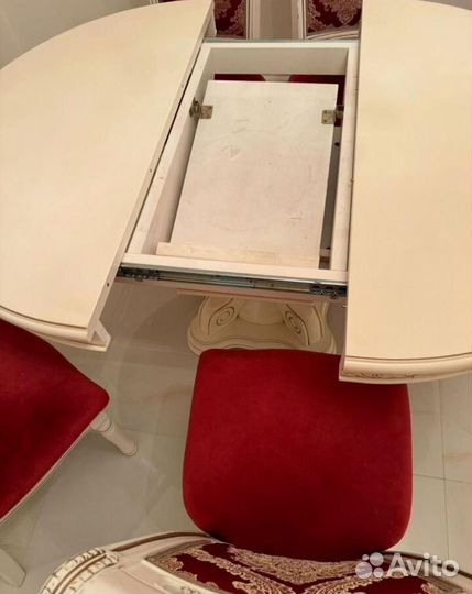 Стол и стулья