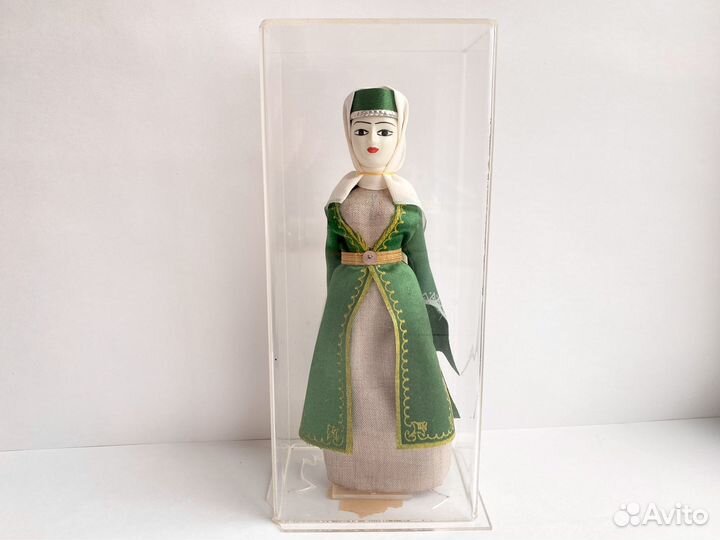 Кукла сувенир в национальном армянским кост СССР