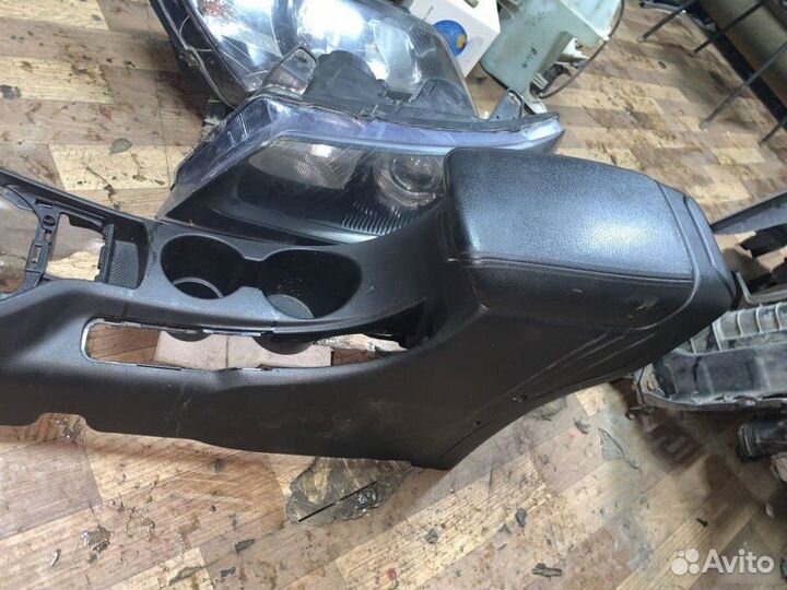 Подлокотник Kia Rio 3