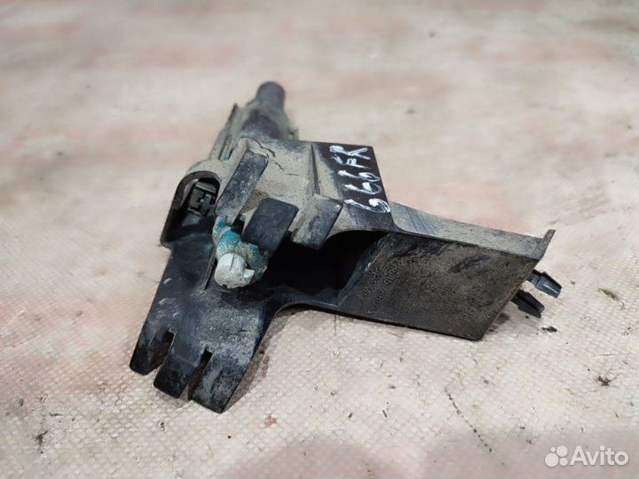 Форсунка омывателя передняя правая Nissan Qashqai