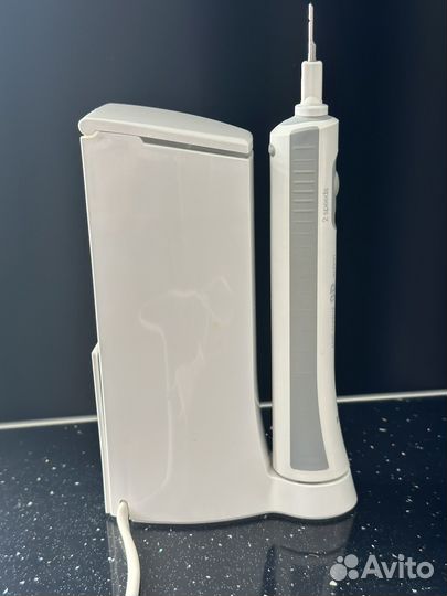 Электрическая зубная щетка braun