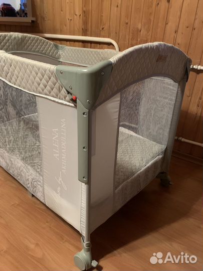 Манеж кровать happy baby с матрасом