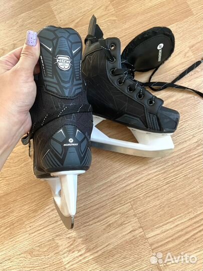 Коньки хоккейные