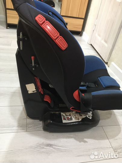 Автомобильное кресло
