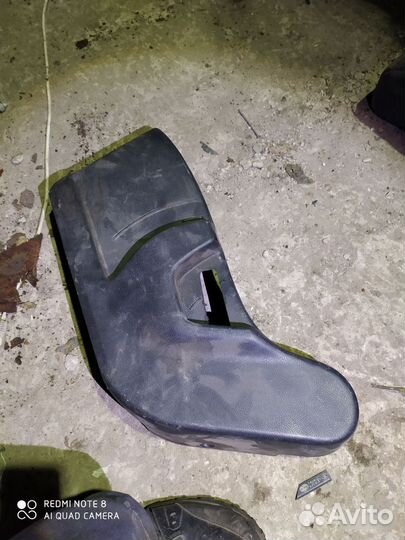 Наружная отделка подушки левого сиденья