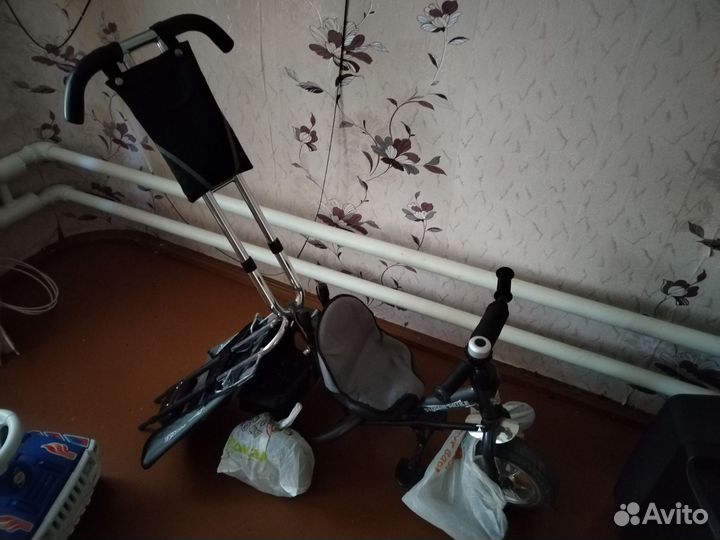 Велосипед трёхколёсный с ручкой