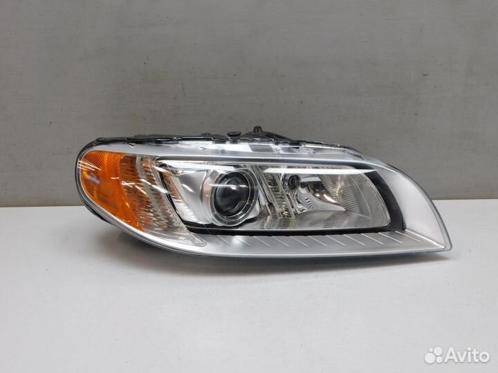 Фара правая Volvo XC70 Cross Country (84742)