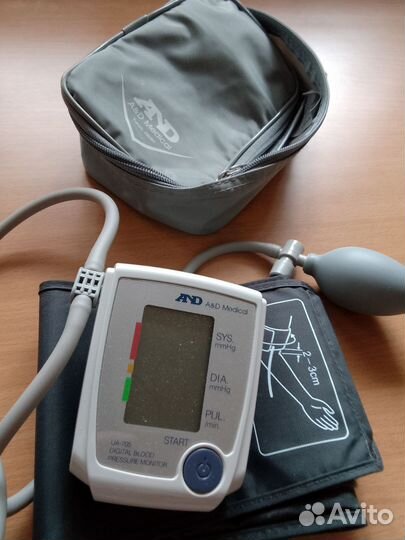 Тонометр полуавтоматический