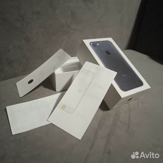 Коробка от iPhone 7