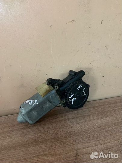 Моторчик стеклоподъемника для BMW E34 Правый