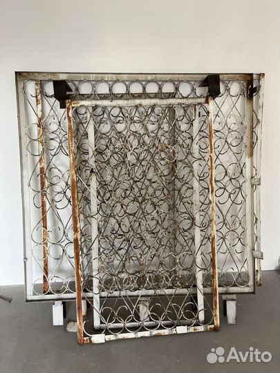 Металлические решетки с балкона бесплатно