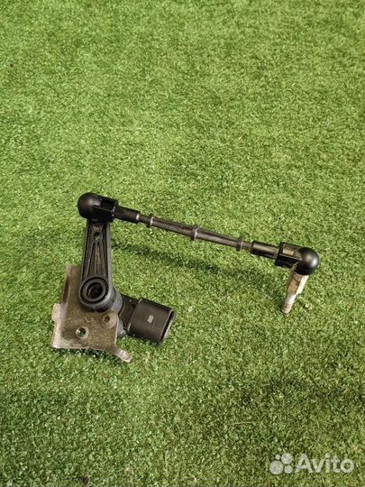 Датчик высоты подъема задний левый Volkswagen