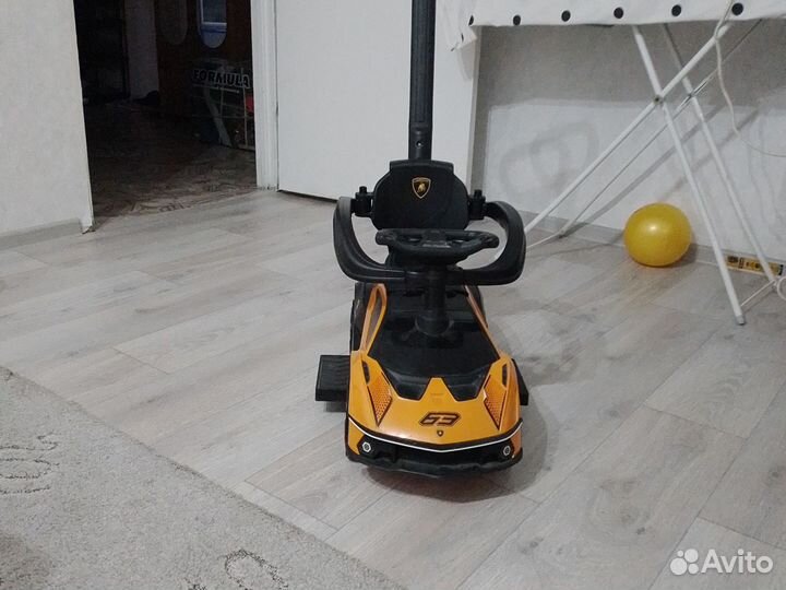 Детская машинка каталка с ручкой бу