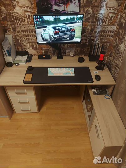 Компьютерный стол угловой
