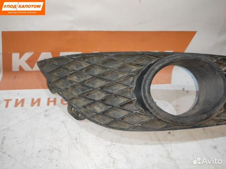 Рамка фары противотуманной правая Opel Astra