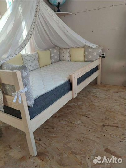 Новая детская кровать из дерева с матрасом