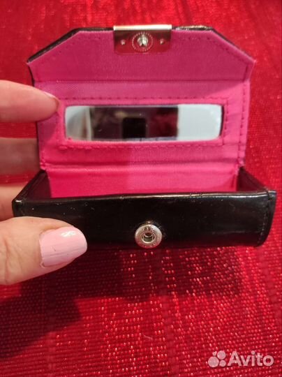 Футляр для помады