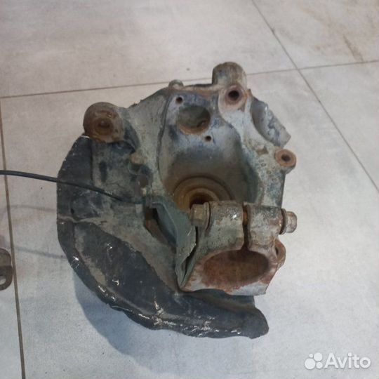 Кулак поворотный передний левый Bmw 5-Series E60