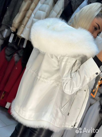 Парка белая с песцом и утеплителем кролик