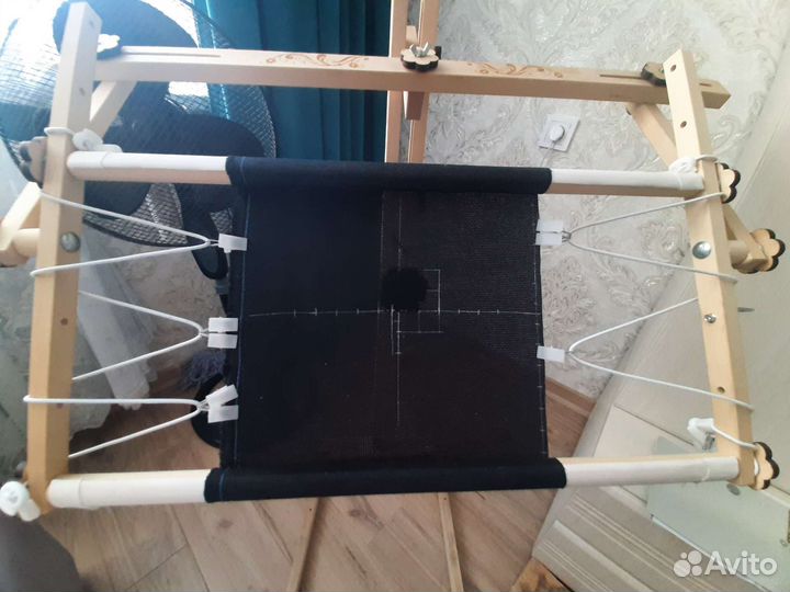 Напольный станок для вышивания