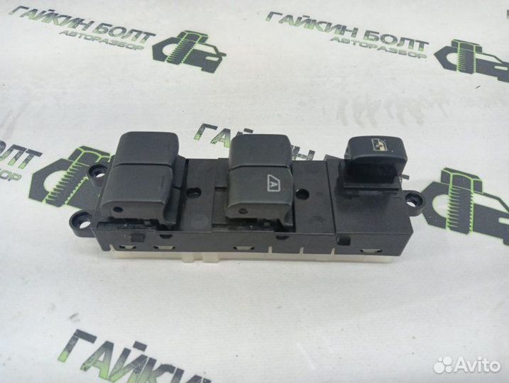 Кнопка стеклоподъемника передняя Nissan Qashqai