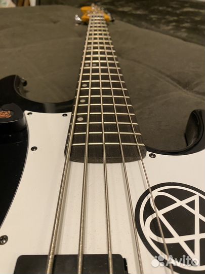 Бас гитара Washburn