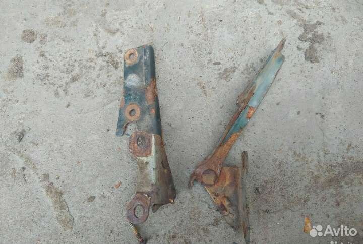 Петля капота Мицубиси Лансер 8