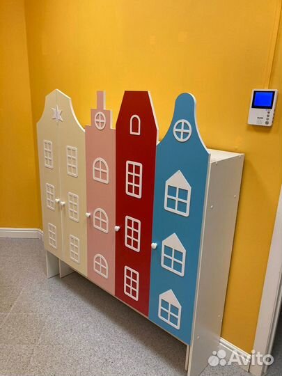 Шкафы в раздевалку детского сада. Шкафчики в сад