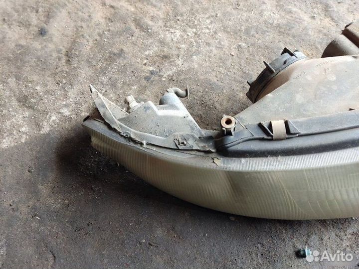 Фара правая Toyota Estima Lucida