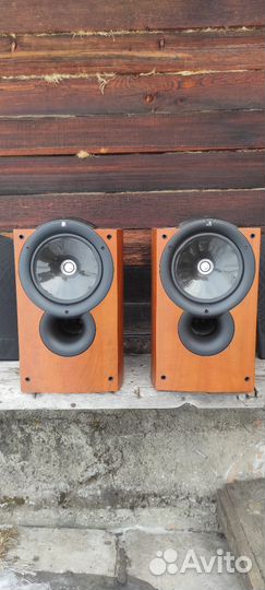 KEF Q1