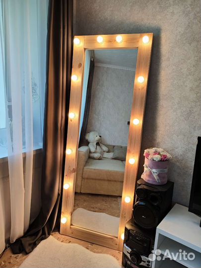 Гримерное зеркало с подсветкой