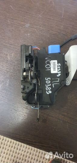 Замок водительской двери Volkswagen caddy 3