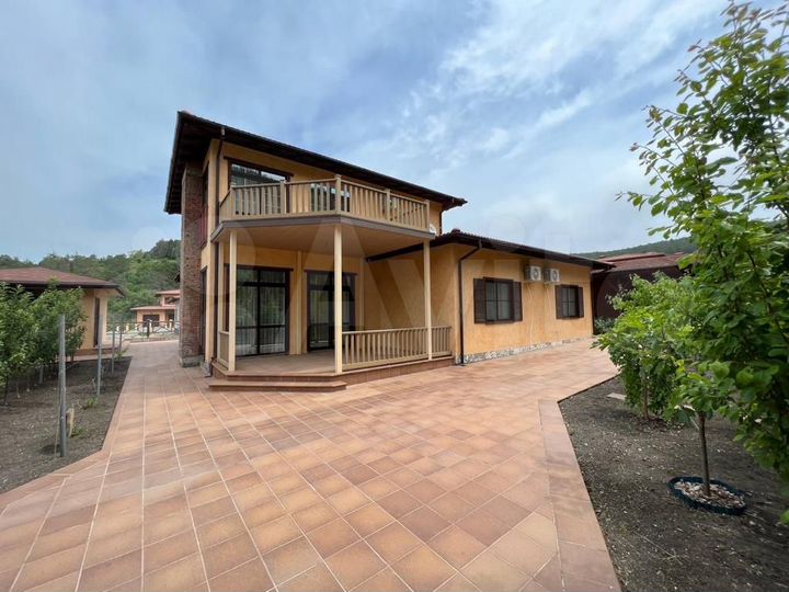 Коттедж 262 м² на участке 11,1 сот.