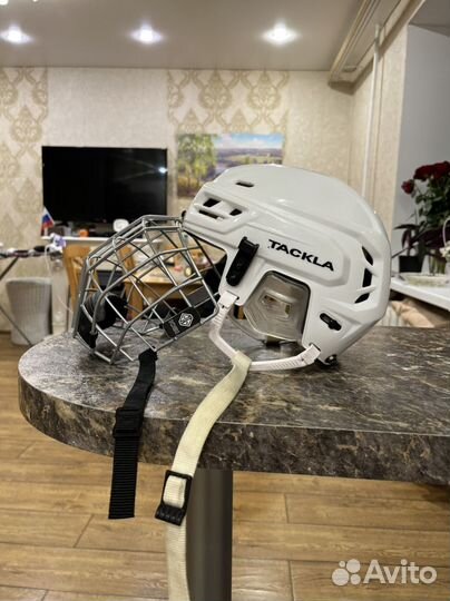 Хоккейный шлем