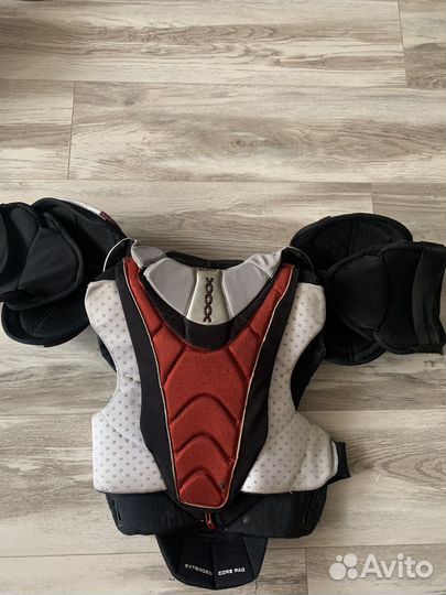 Нагрудник хоккейный bauer