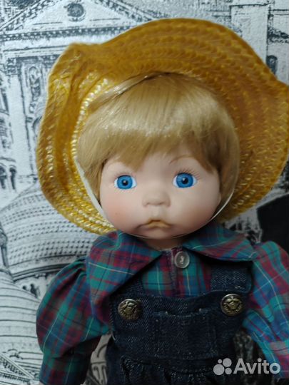 Кукла фарфоровая коллекционная