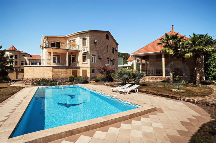 Дом 450 м² на участке 25 сот.