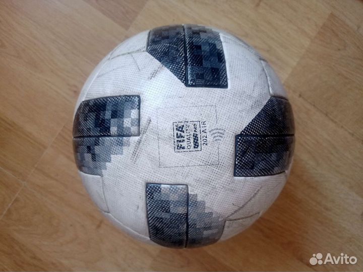 Футбольный мяч adidas telstar fifa 2018