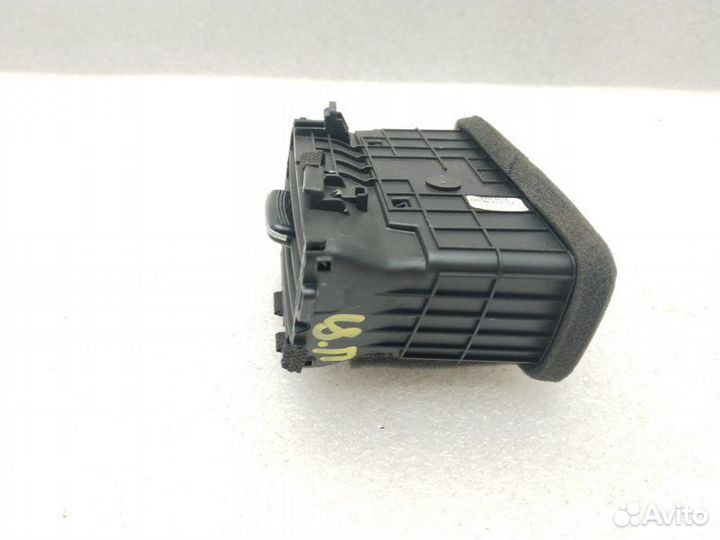 Дефлектор воздушный центральный правый Kia Ceed CD