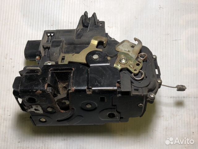 Замок двери передний правай Пассат Б5 superb