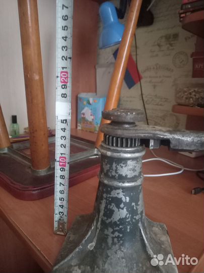 Домкрат винтовой