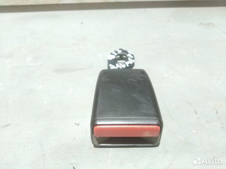 Ответная часть ремня безопасности передняя левая