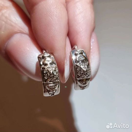 Золотые серьги с бриллиантами