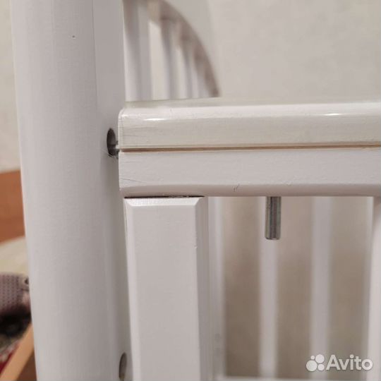 Детская кроватка с маятником