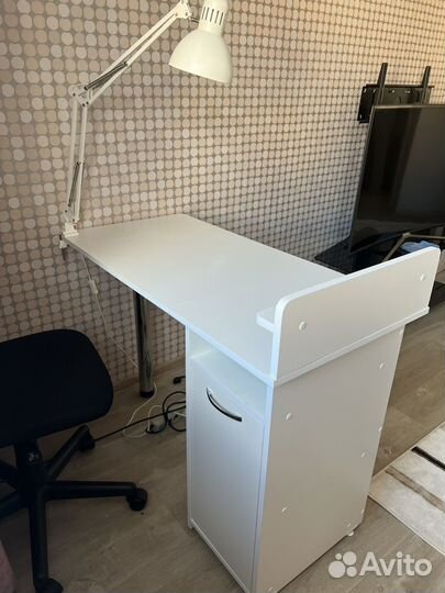 Маникюрный стол