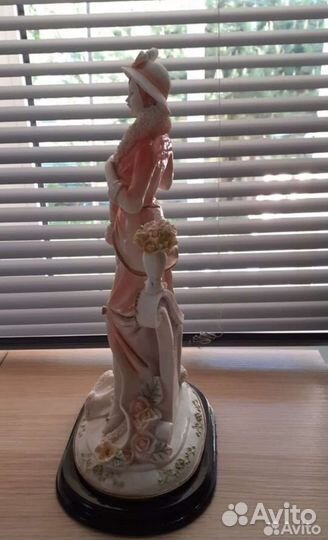 Статуэтка большая