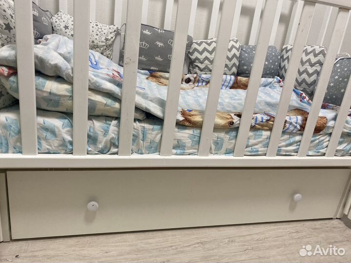 Кровать детская с маятником и ящиком для одежды