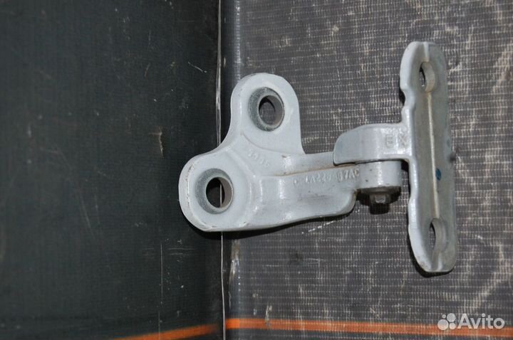 Петля двери передней правой - Jaguar F-Pace