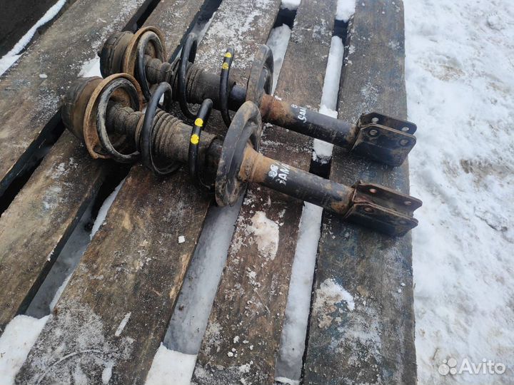 Передние амортизаторы Renault Sandero 2